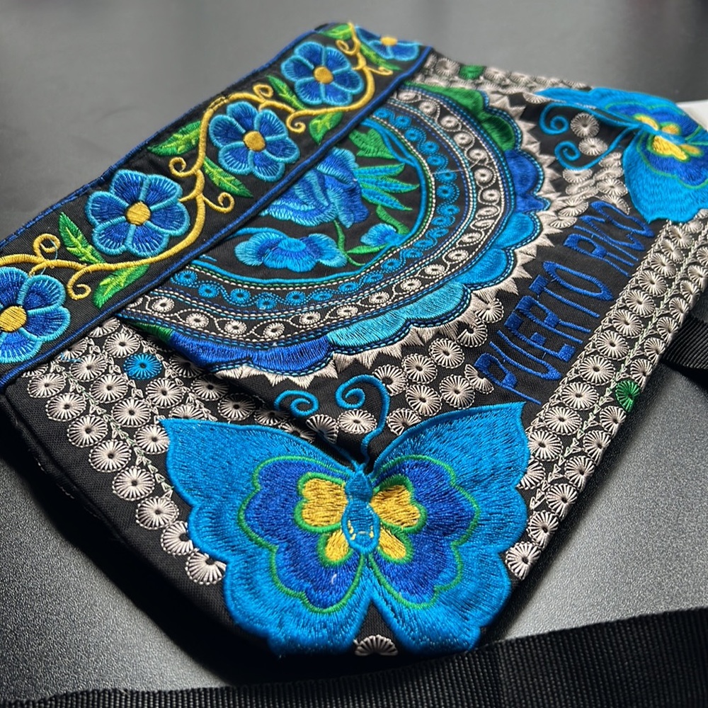 Puerto Rico embroidered pocketbook
